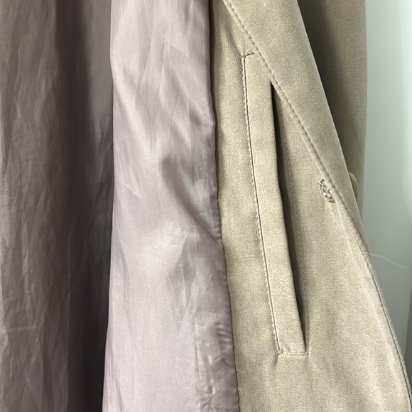 Beige London Fog trench coat size 12 with hood - Picture 5 of 5